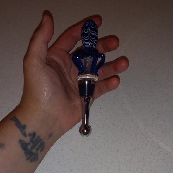 Glass 🐙 Octopus wine 🍷 stopper - Picture 2 of 2